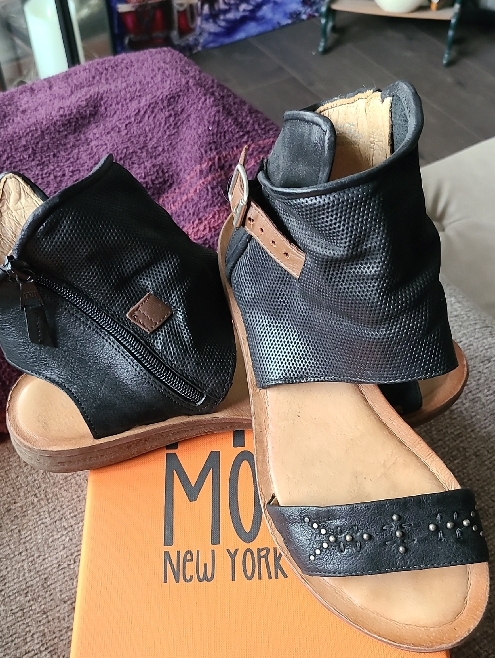 Miz Mooz Black and Tan Open-Toe Ankle Wrap Sandals SIZE EU 40